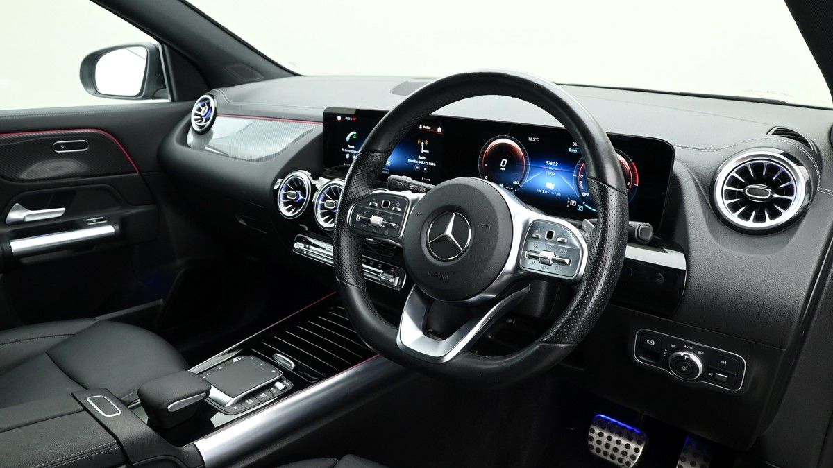 Mercedes-Benz GLA Image 3