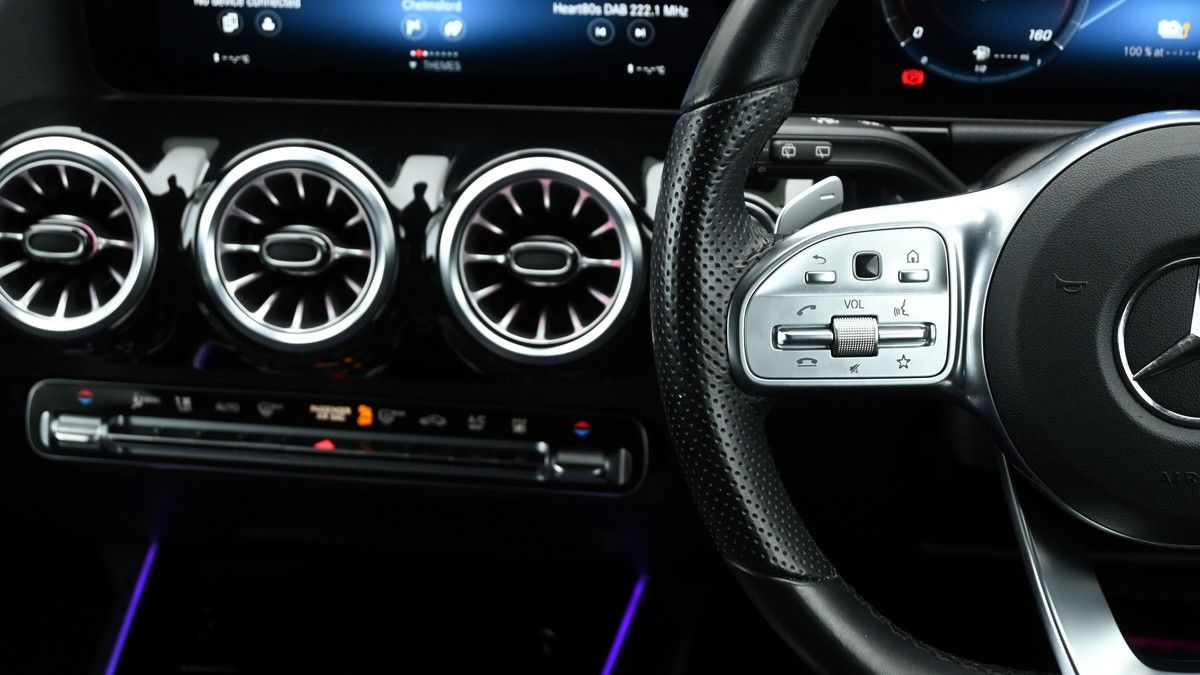 Mercedes-Benz GLA Image 15