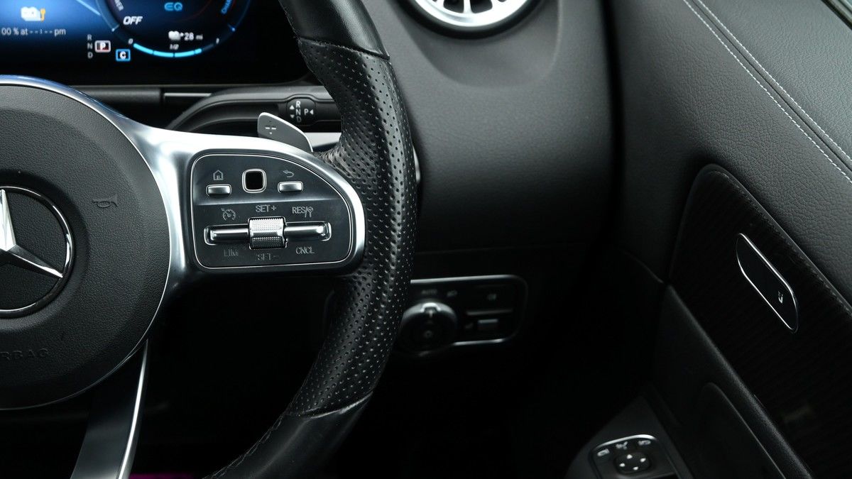 Mercedes-Benz GLA Image 16