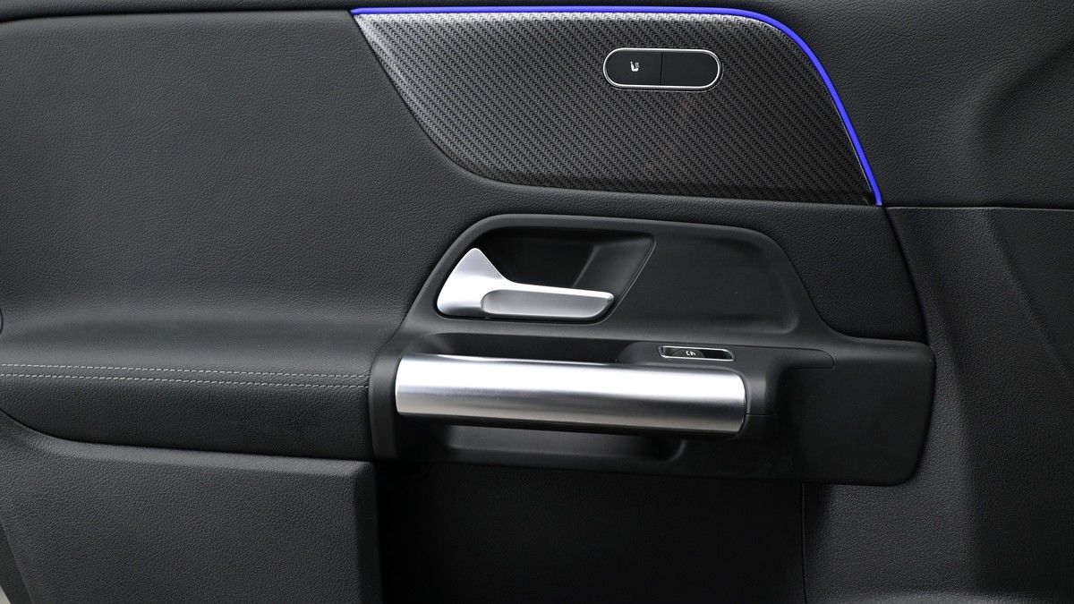 Mercedes-Benz GLA Image 13
