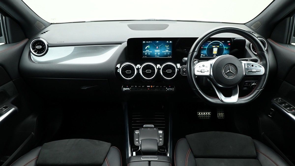 Mercedes-Benz GLA Image 13