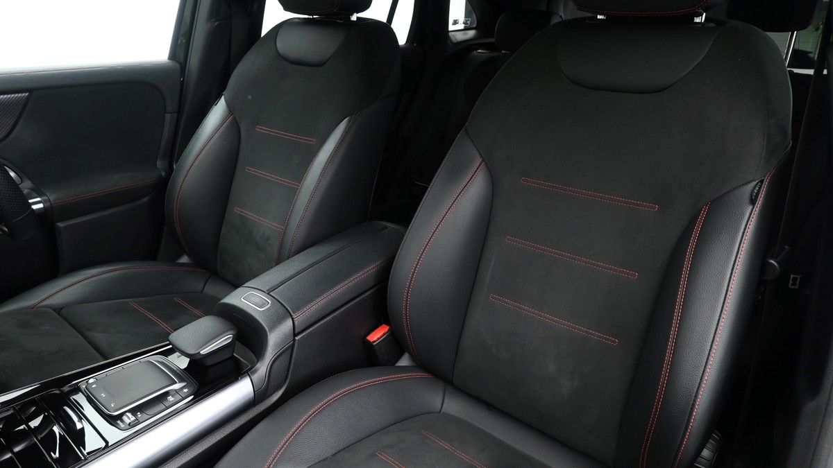 Mercedes-Benz GLA Image 3