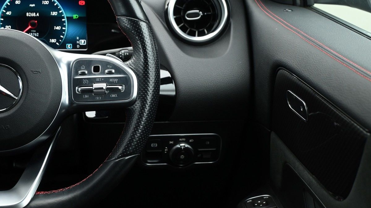 Mercedes-Benz GLA Image 14