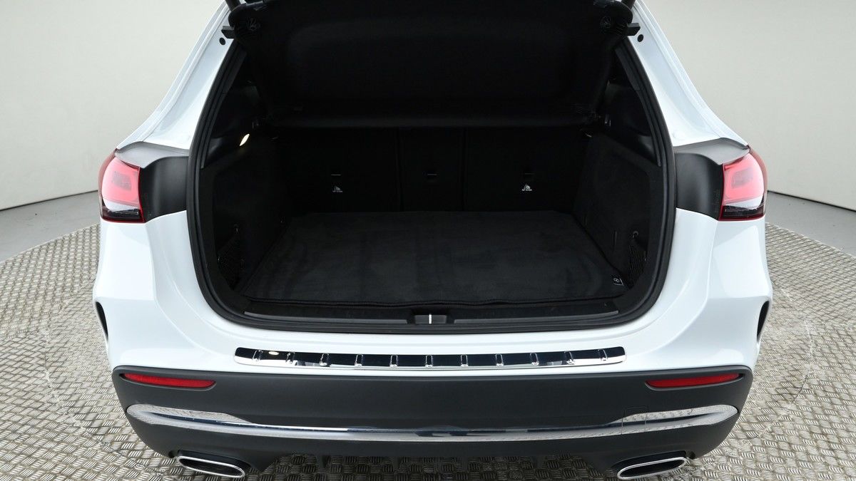 Mercedes-Benz GLA Image 10