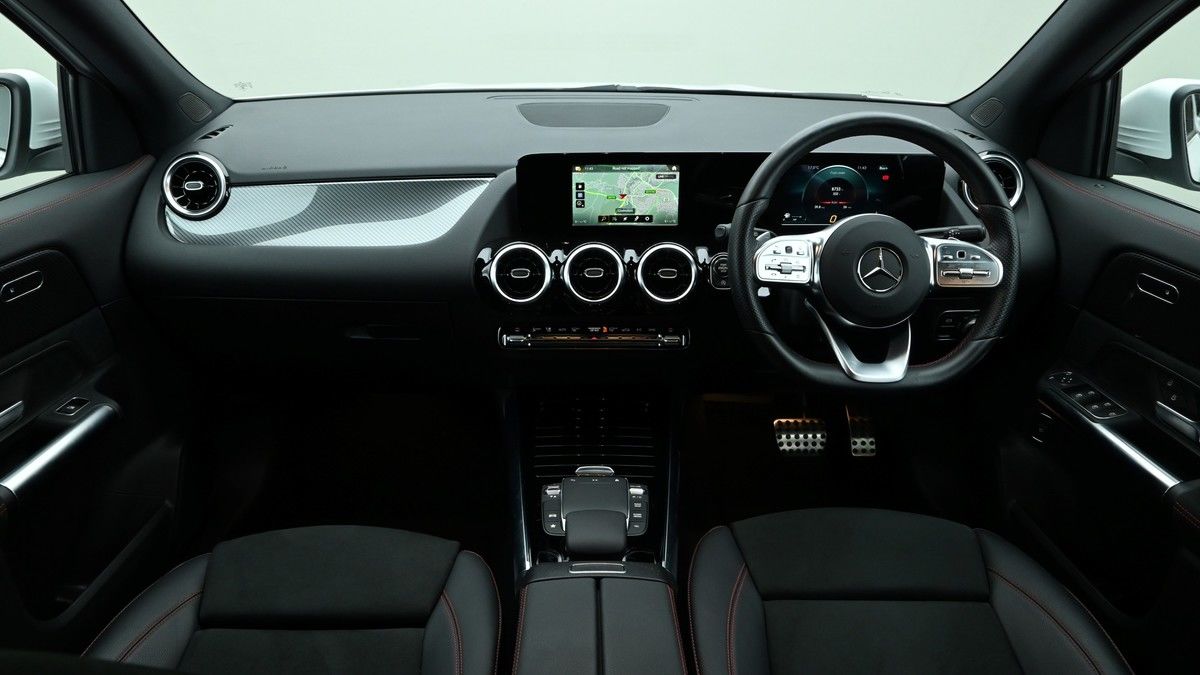 Mercedes-Benz GLA Image 14