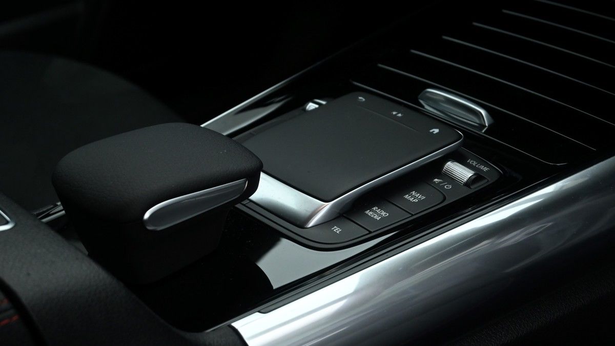 Mercedes-Benz GLA Image 2