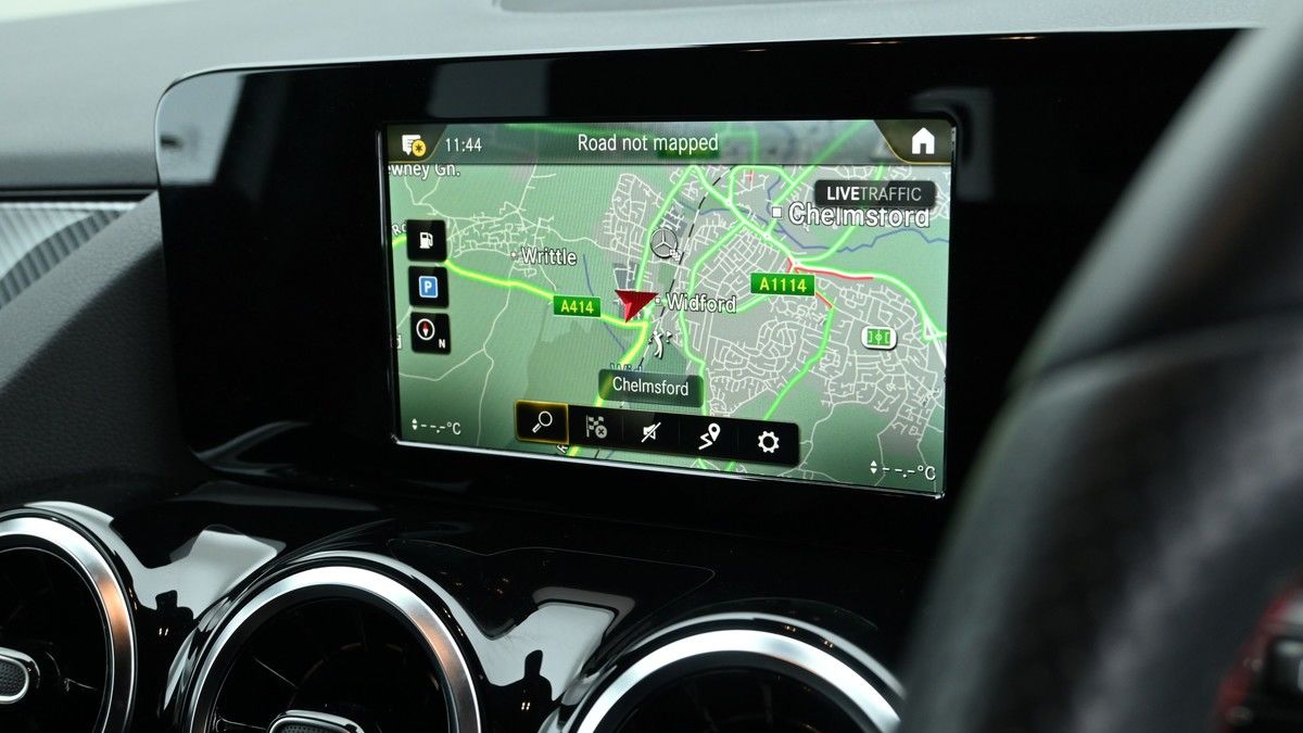 Mercedes-Benz GLA Image 11