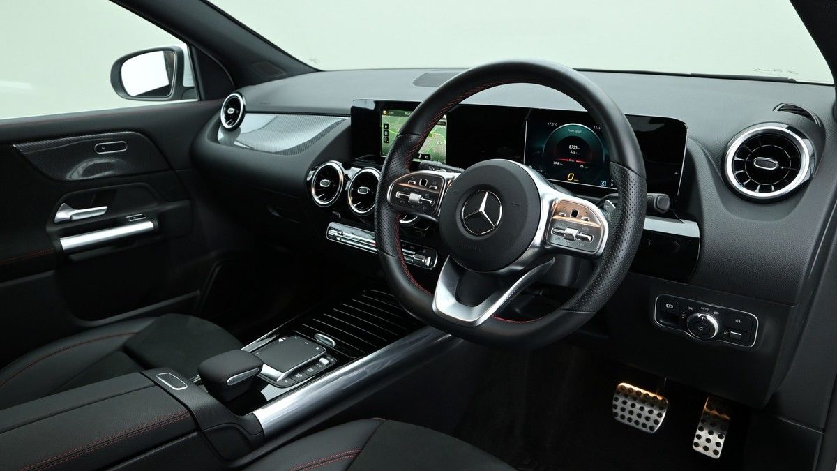 Mercedes-Benz GLA Image 3