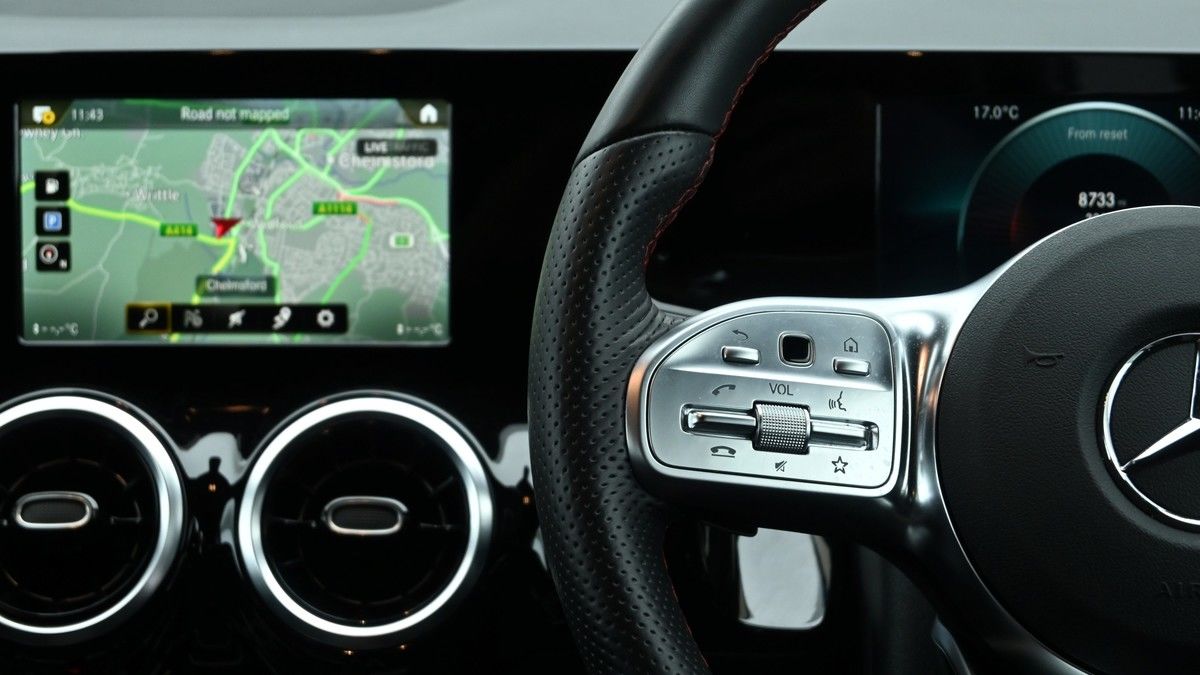 Mercedes-Benz GLA Image 15