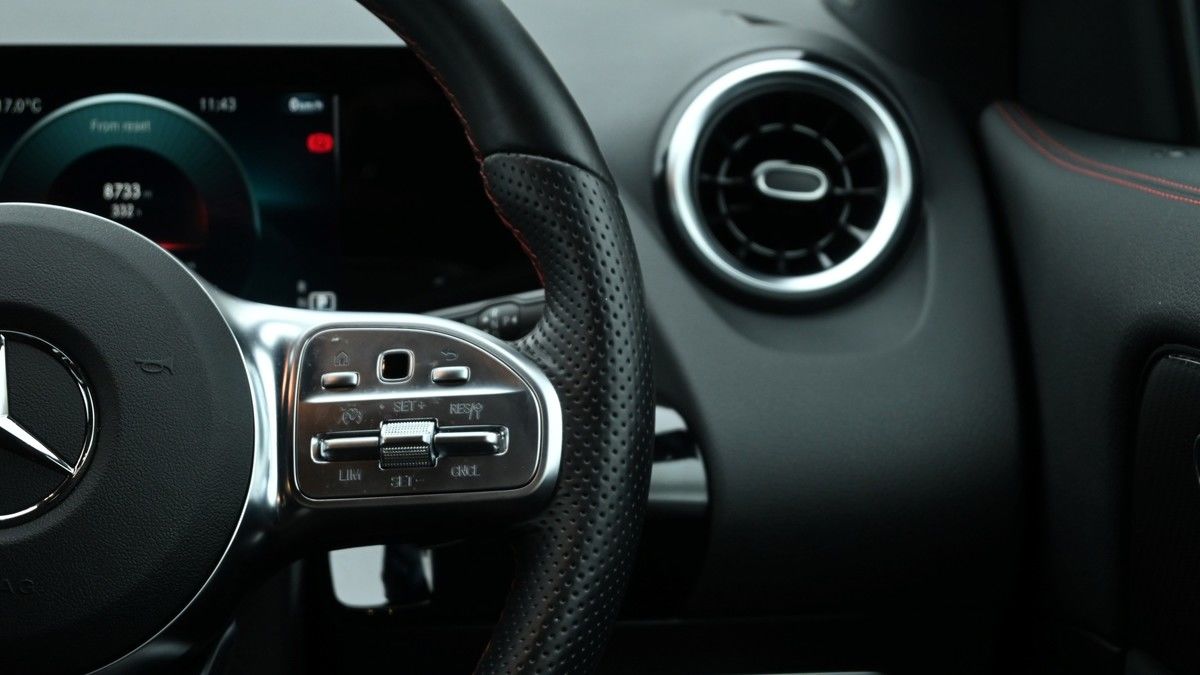 Mercedes-Benz GLA Image 16