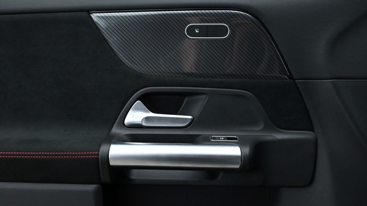 Mercedes-Benz GLA Image 13