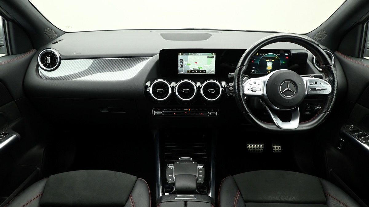 Mercedes-Benz GLA Image 14