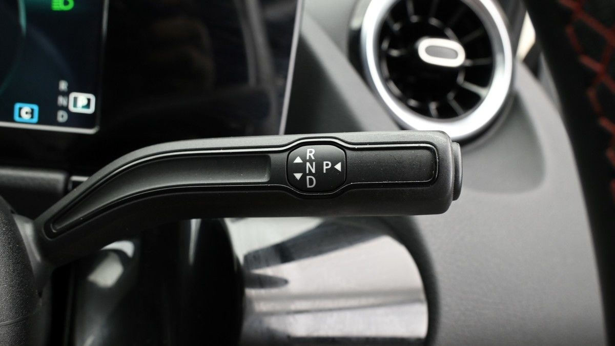 Mercedes-Benz GLA Image 2
