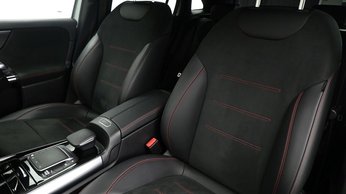 Mercedes-Benz GLA Image 4