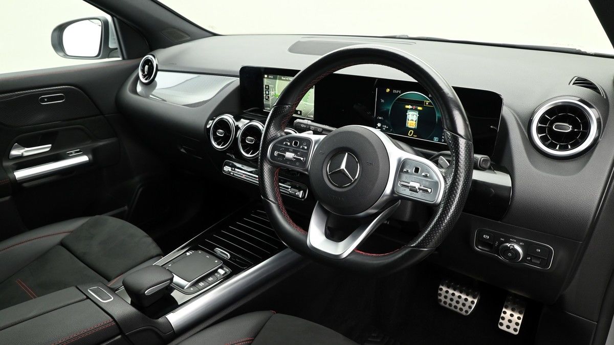 Mercedes-Benz GLA Image 3