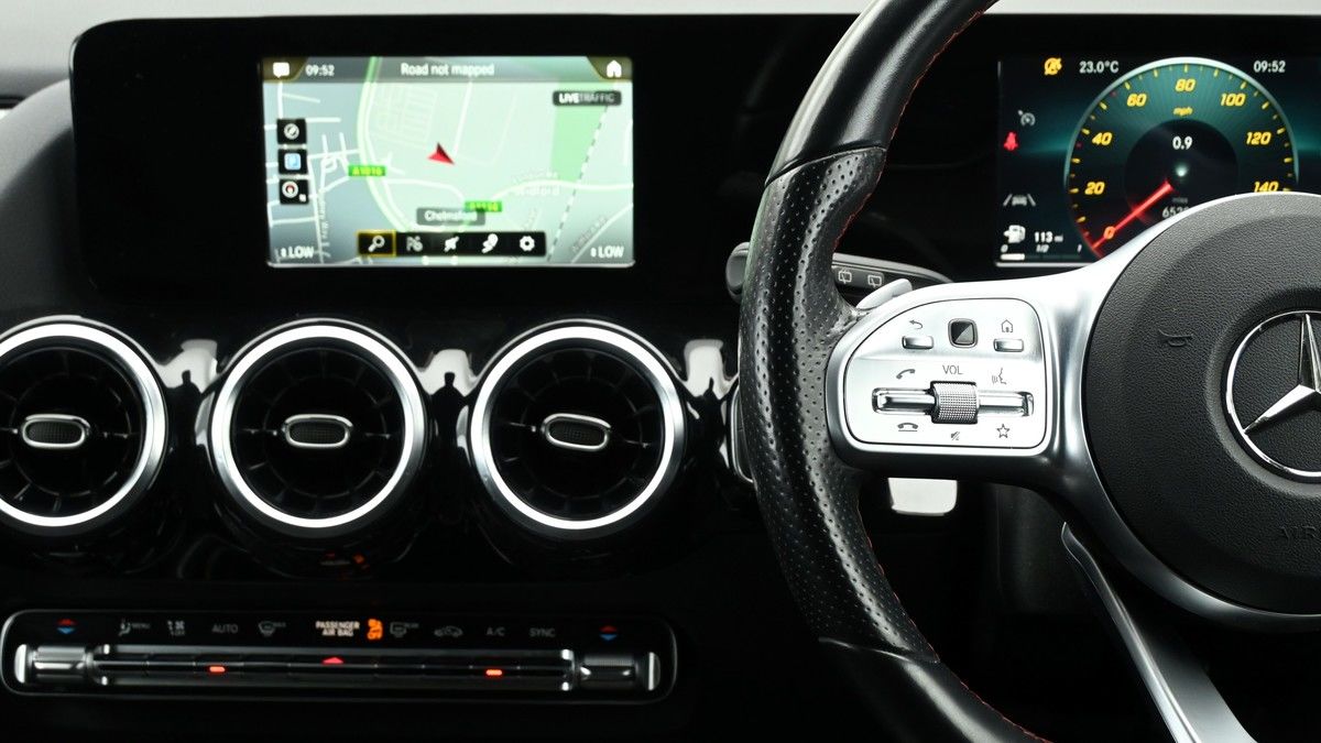 Mercedes-Benz GLA Image 15