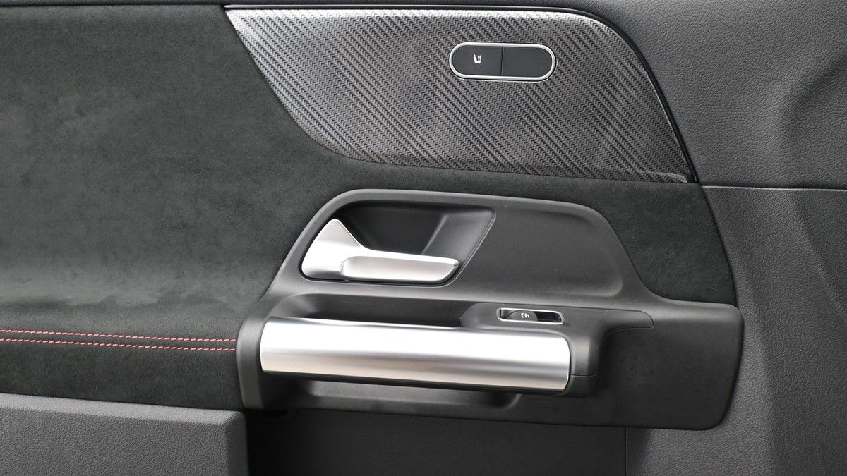 Mercedes-Benz GLA Image 13