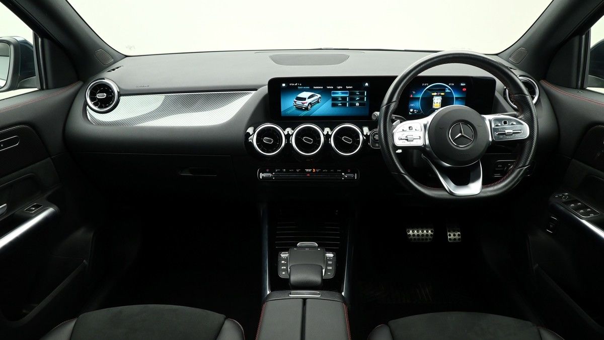 Mercedes-Benz GLA Image 14