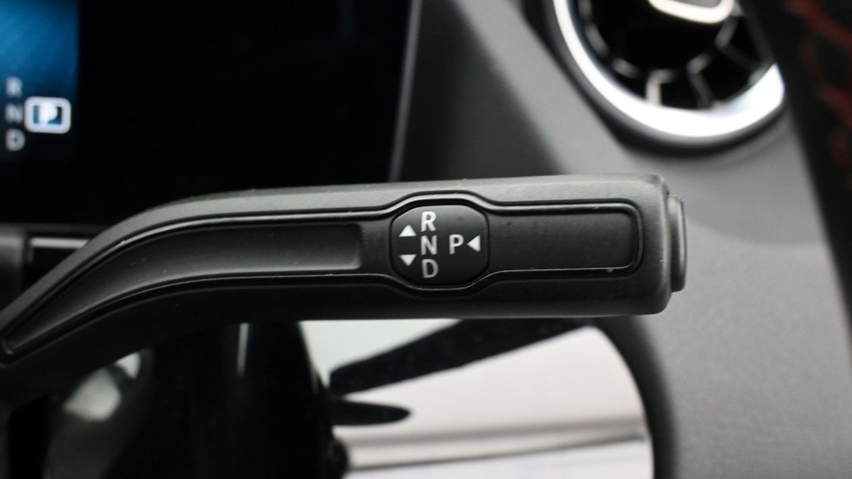 Mercedes-Benz GLA Image 2
