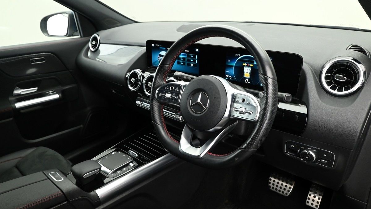 Mercedes-Benz GLA Image 3