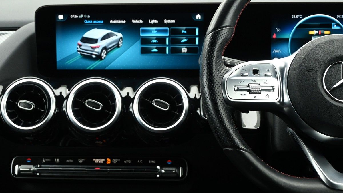 Mercedes-Benz GLA Image 15