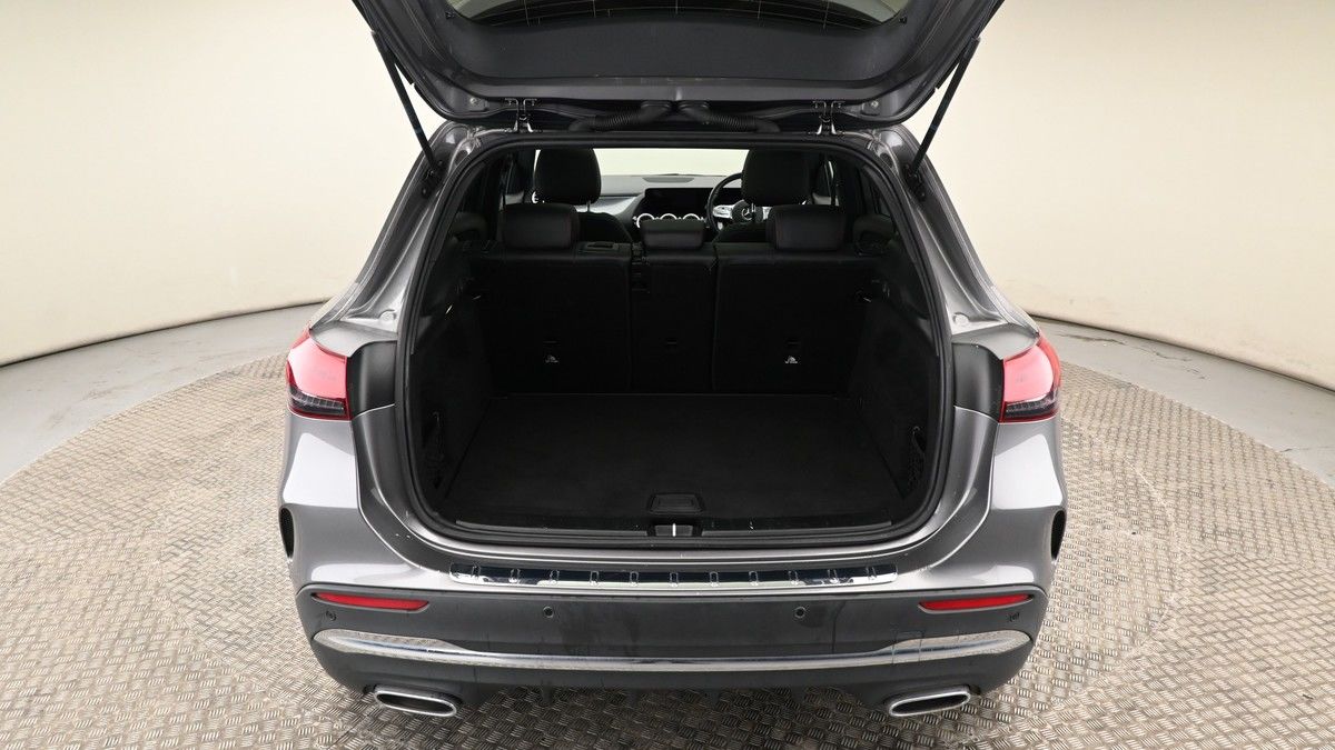 Mercedes-Benz GLA Image 10