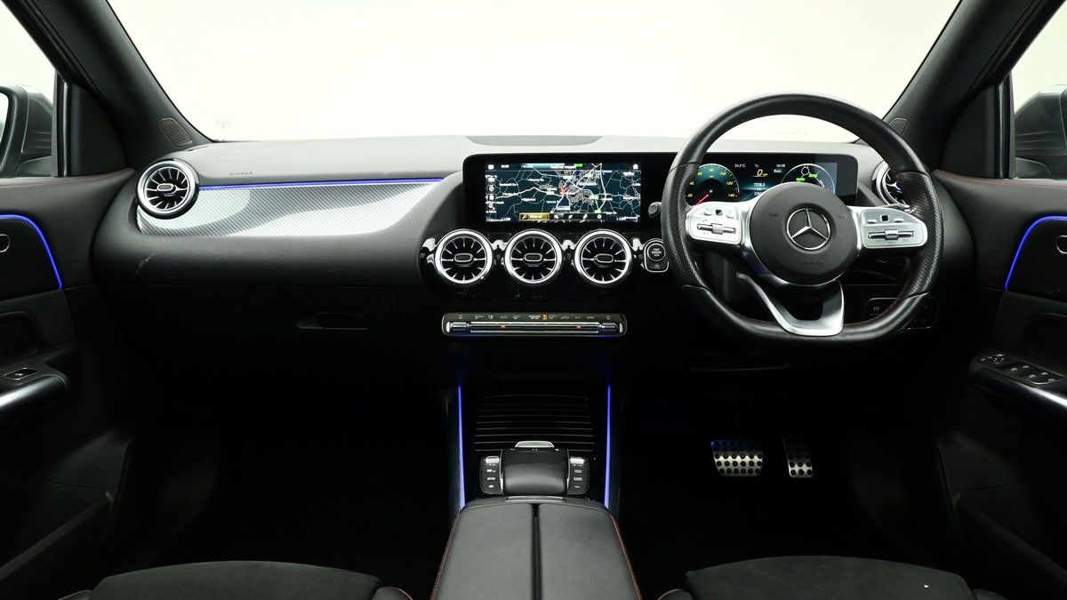 Mercedes-Benz GLA Image 14