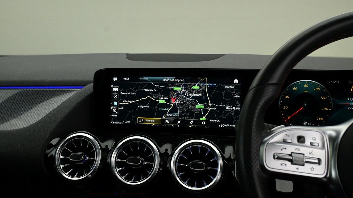 Mercedes-Benz GLA Image 11