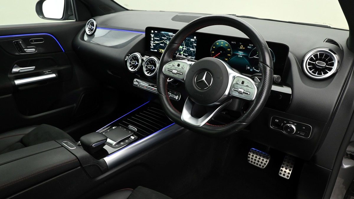 Mercedes-Benz GLA Image 3