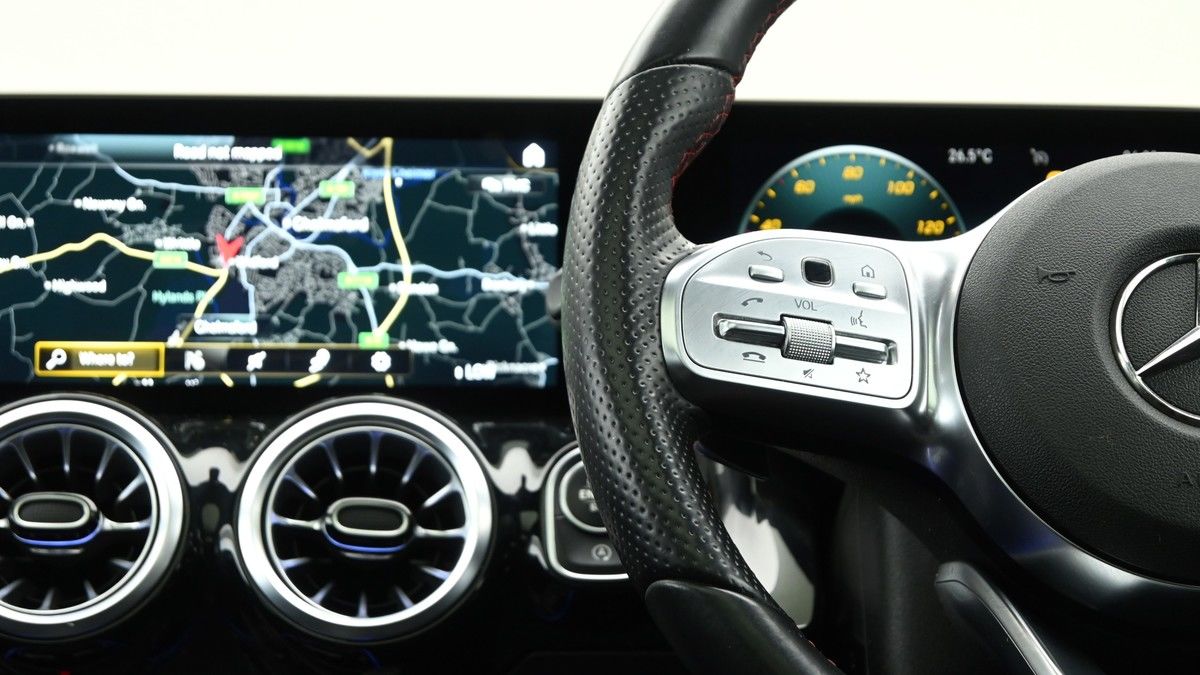 Mercedes-Benz GLA Image 15