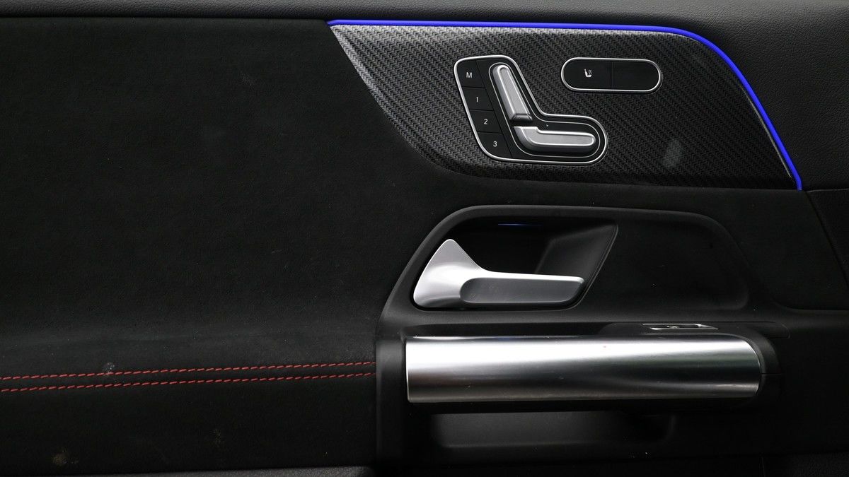 Mercedes-Benz GLA Image 13