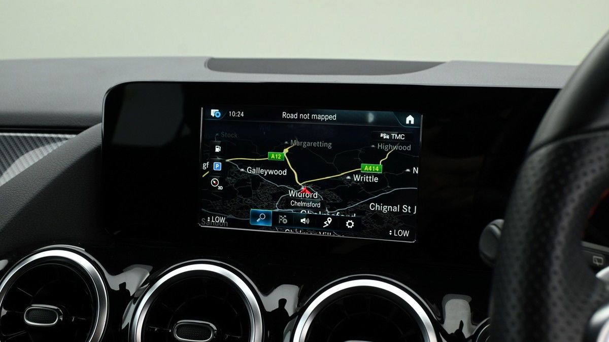 Mercedes-Benz GLA Image 10