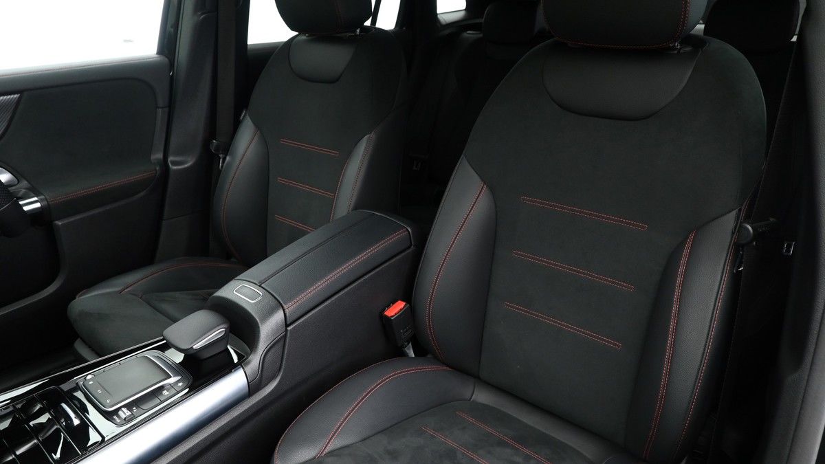 Mercedes-Benz GLA Image 3