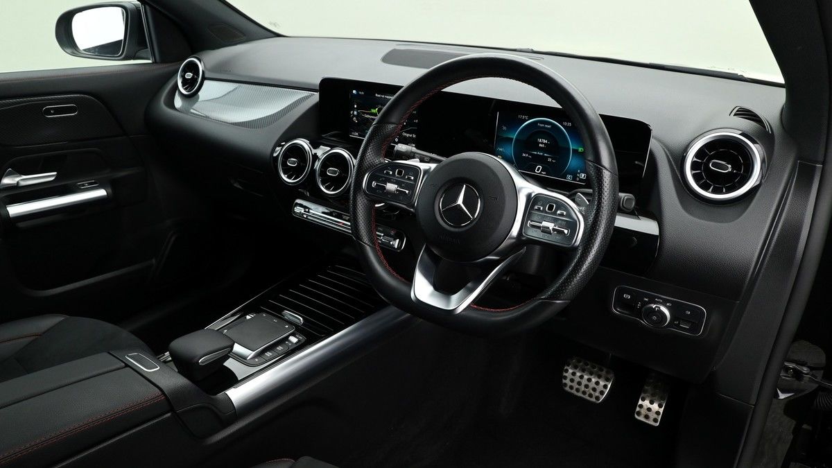 Mercedes-Benz GLA Image 2