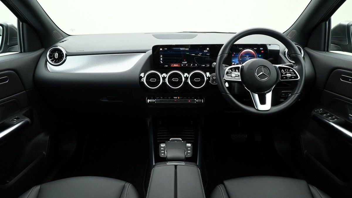 Mercedes-Benz GLA Image 13