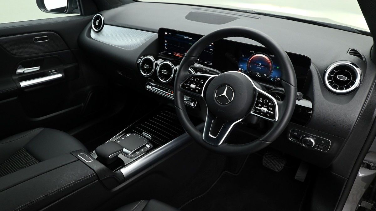 Mercedes-Benz GLA Image 2