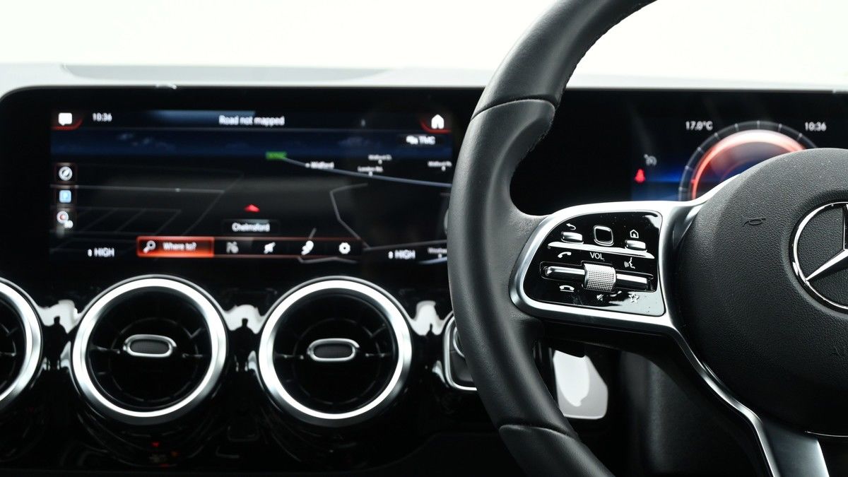 Mercedes-Benz GLA Image 14