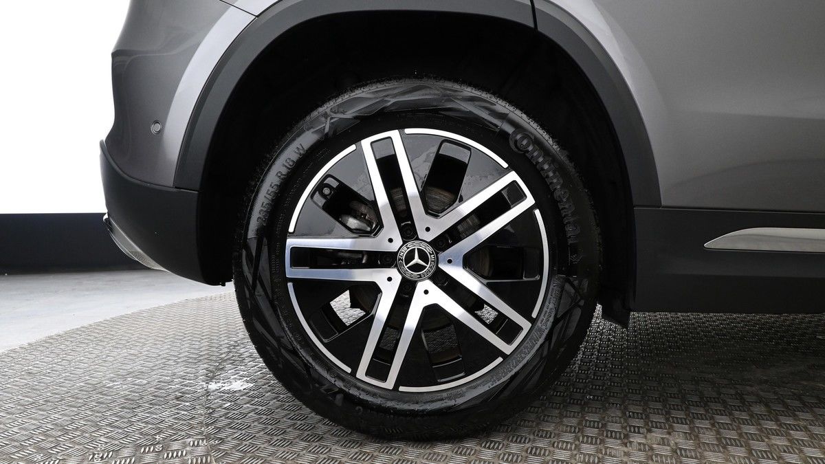 Mercedes-Benz GLA Image 8