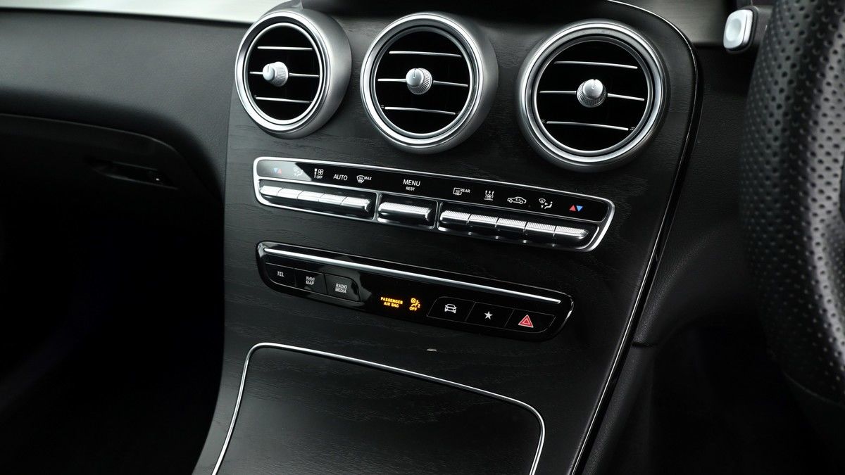 Mercedes-Benz GLC Image 12
