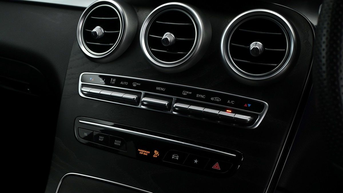 Mercedes-Benz GLC Image 11