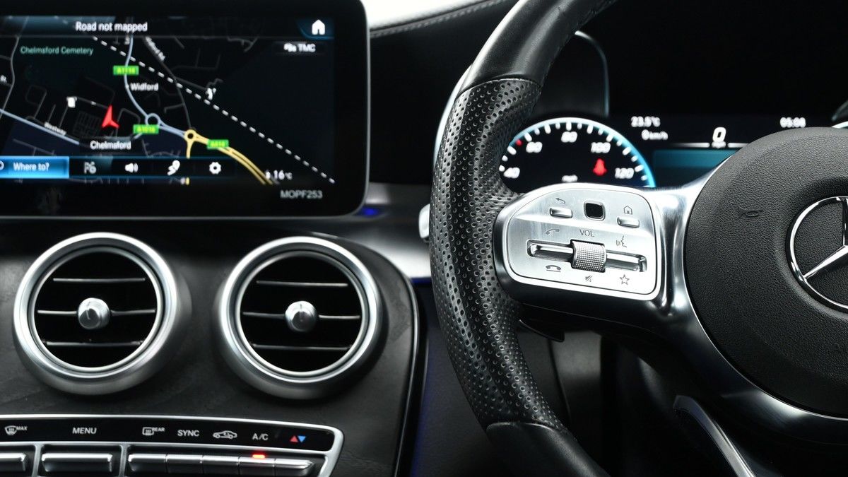Mercedes-Benz GLC Image 14