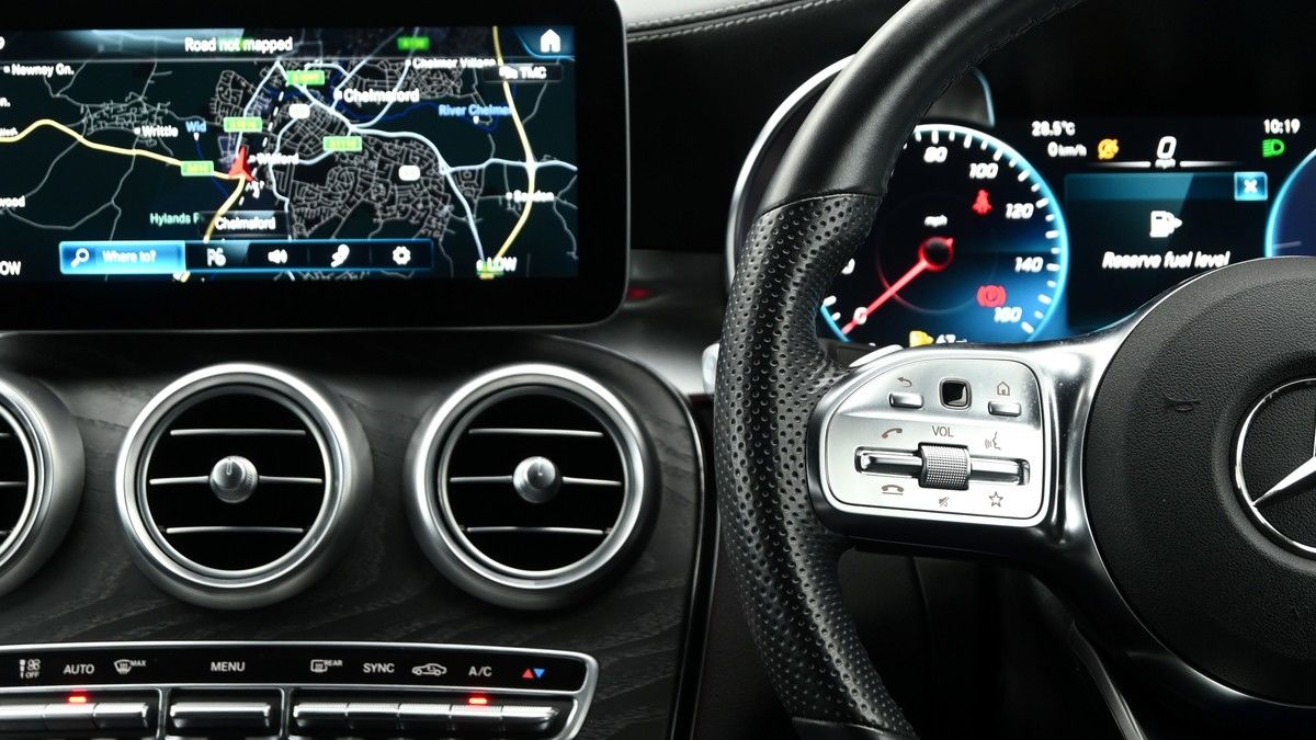 Mercedes-Benz GLC Image 16