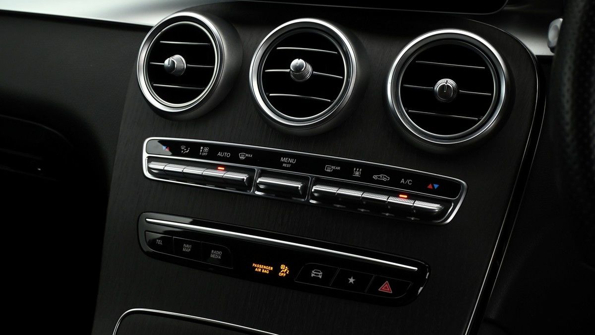 Mercedes-Benz GLC Image 11
