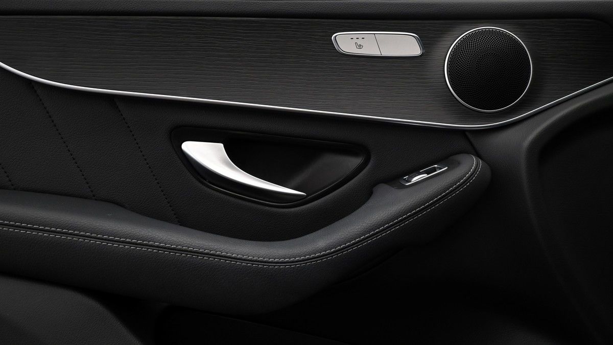 Mercedes-Benz GLC Image 12