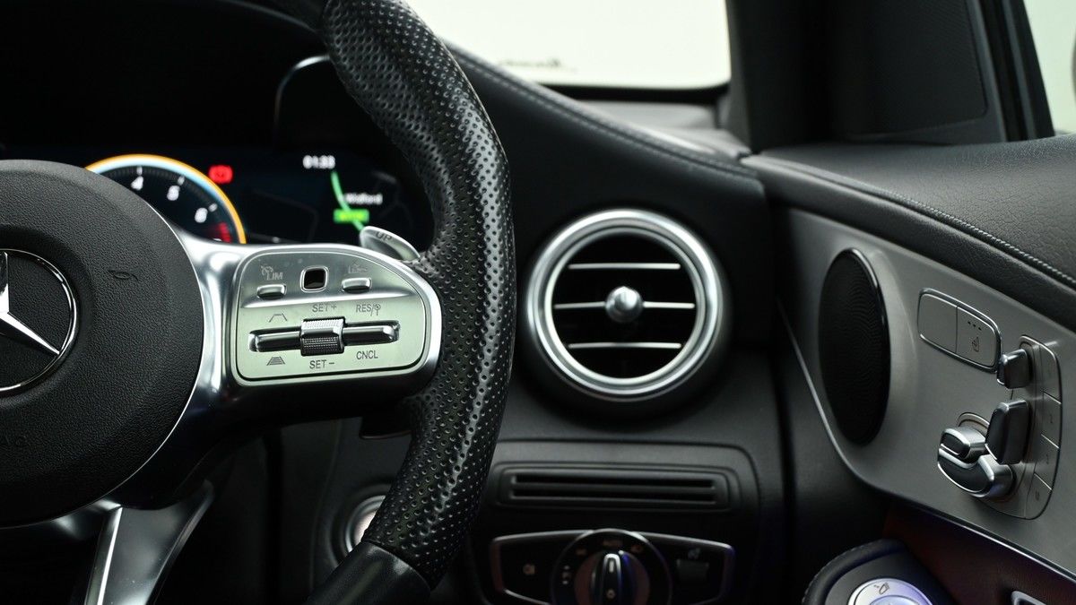 Mercedes-Benz GLC Image 16
