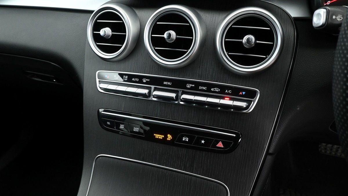 Mercedes-Benz GLC Image 12