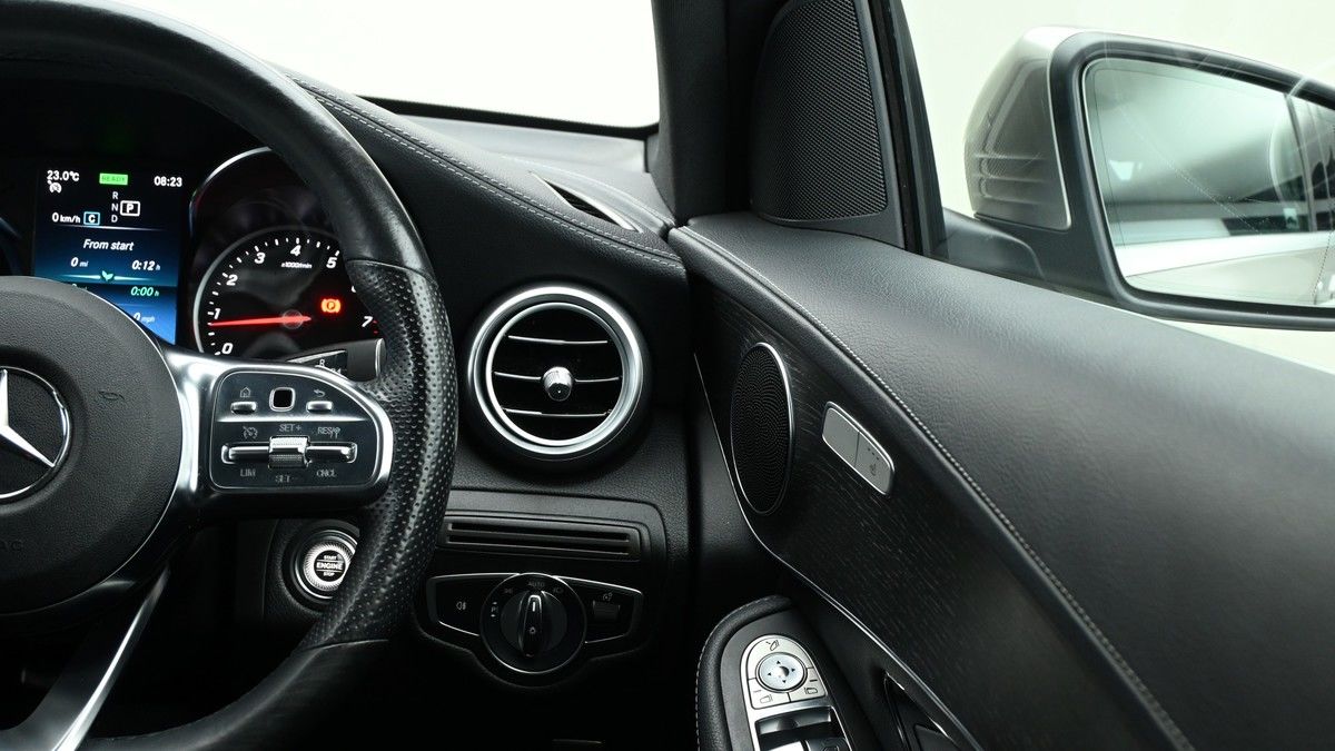 Mercedes-Benz GLC Image 16