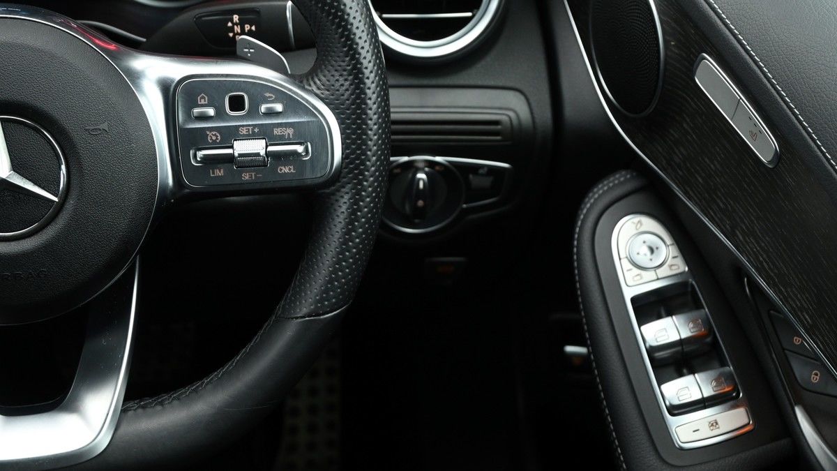 Mercedes-Benz GLC Image 16