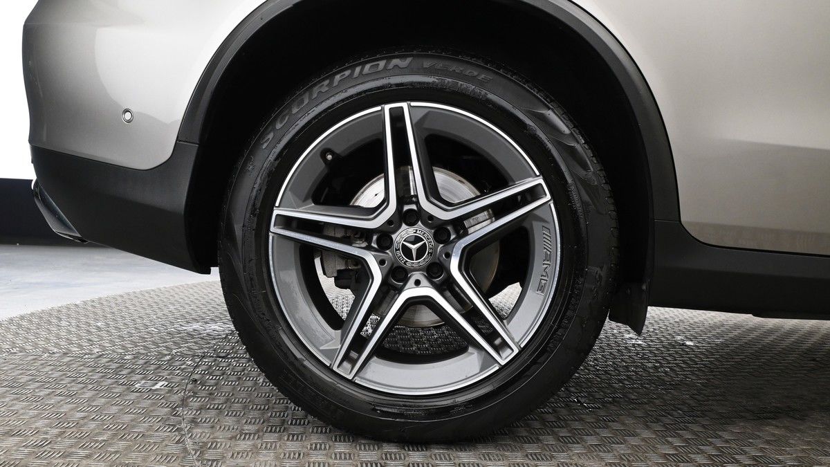 Mercedes-Benz GLC Image 9