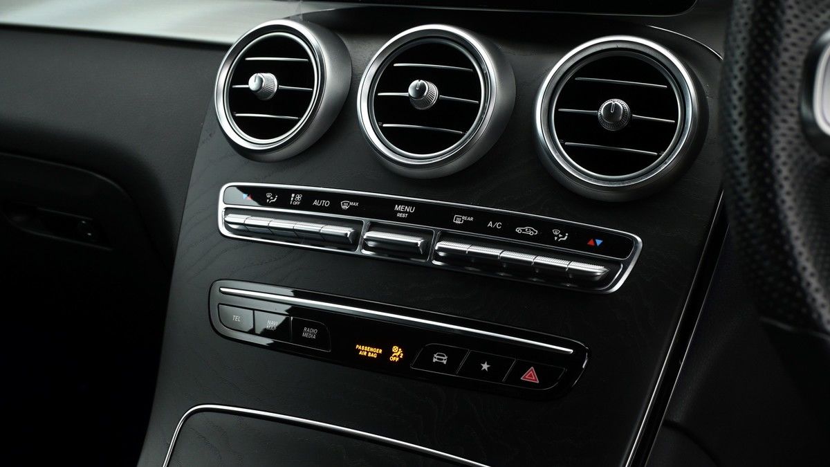 Mercedes-Benz GLC Image 11
